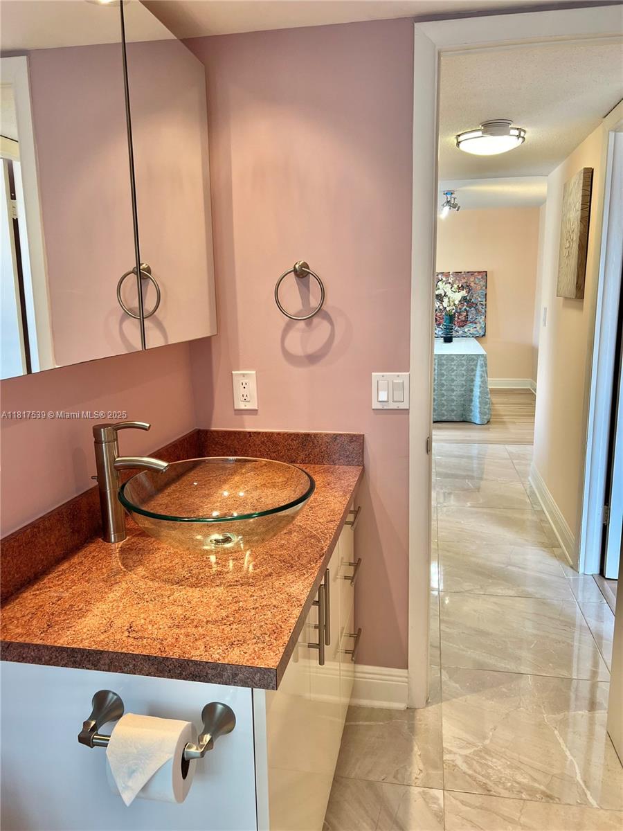 219 NE 14th Ave #401, Hallandale Beach, Florida image 16