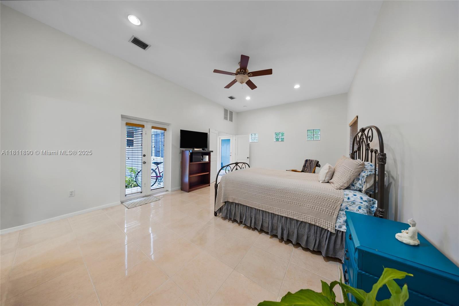 81 Hough Dr, Miami Springs, Florida image 7