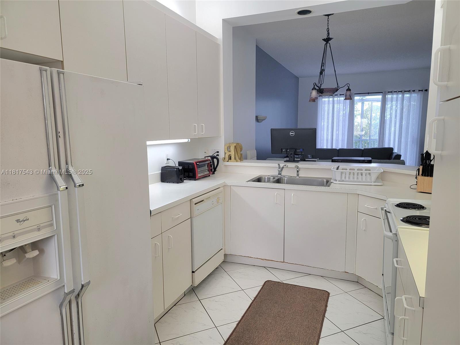 9575 Weldon Cir #C413, Tamarac, Florida image 11