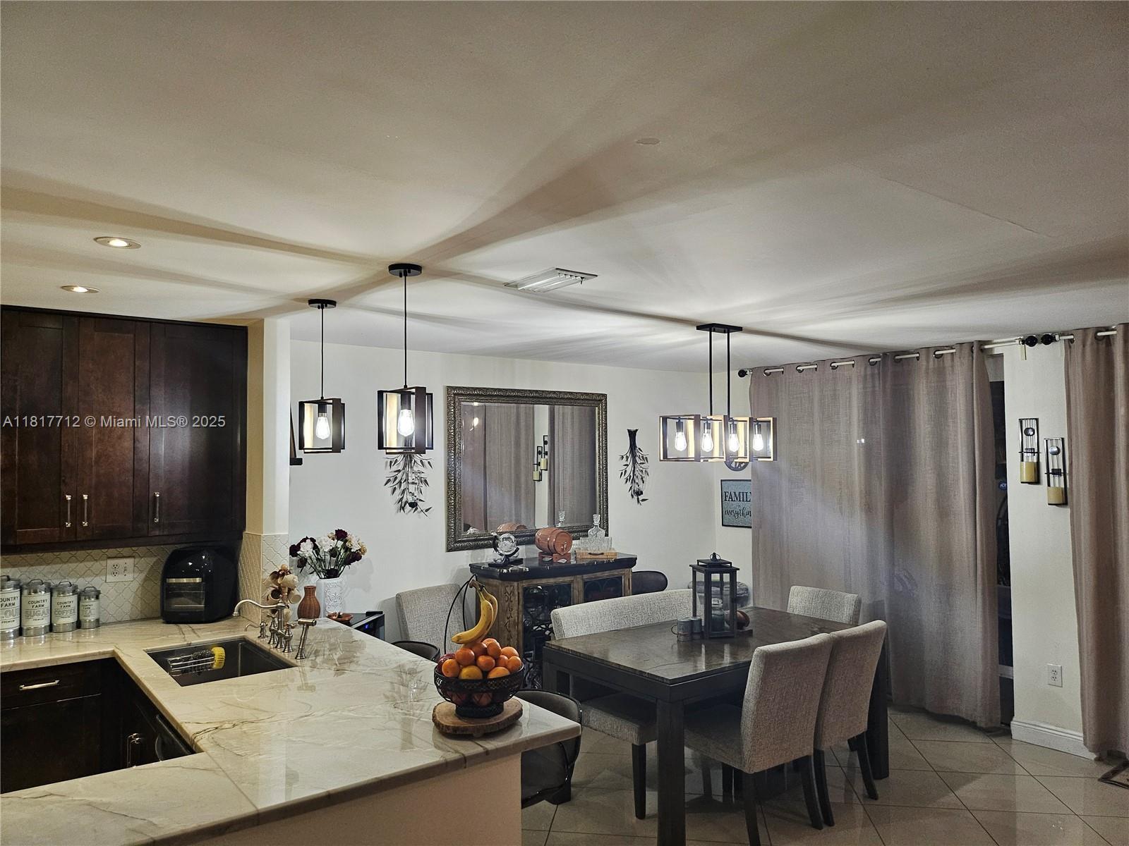 10270 NW 46th St, Doral, Florida image 12