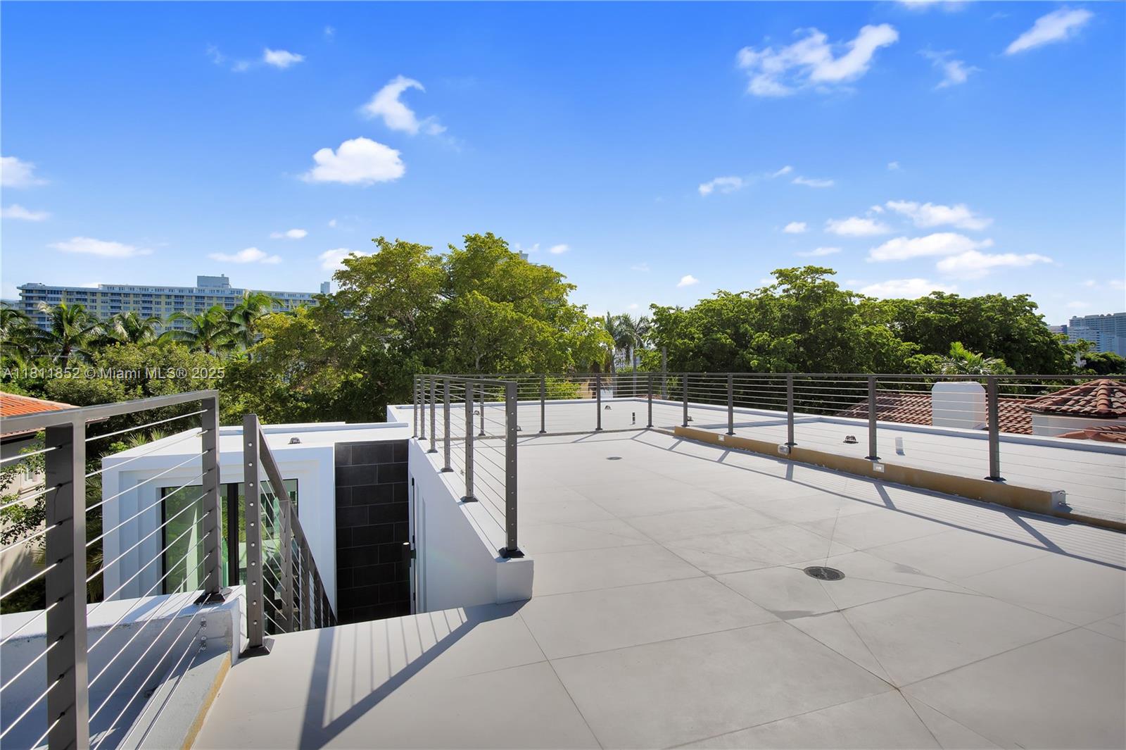 5630 Pine Tree Dr, Miami Beach, Florida image 45