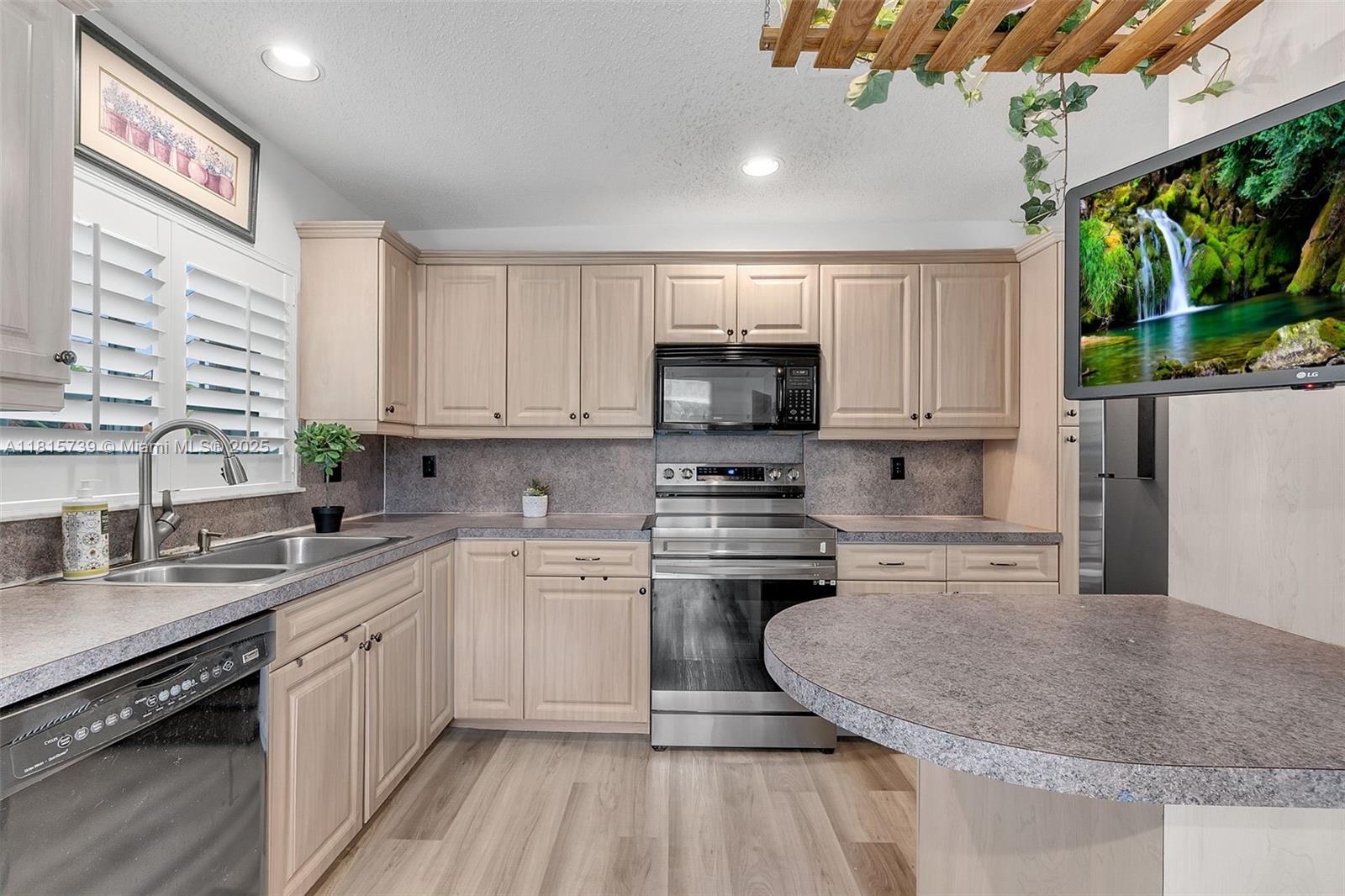 Property photo # 8