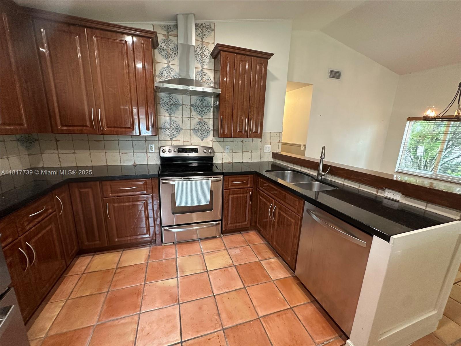17253 NW 6th Ct, Pembroke Pines, Florida image 4