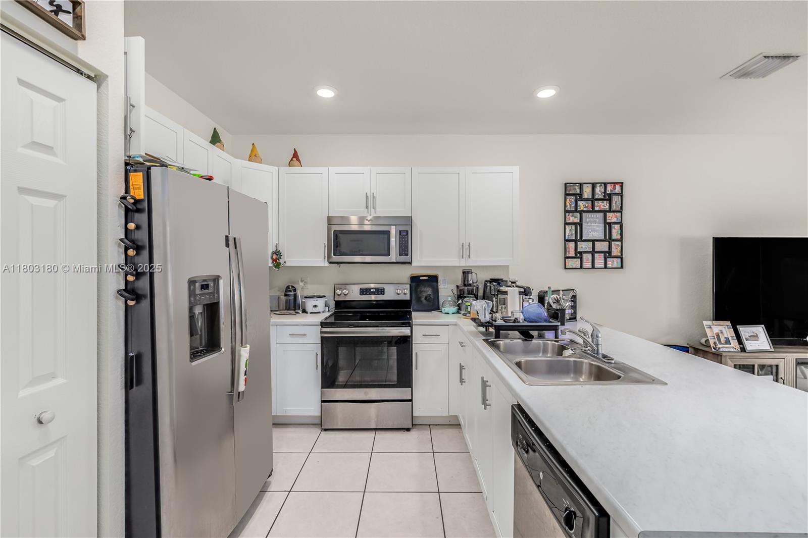 10625 W 32nd Ln, Hialeah, Florida image 13