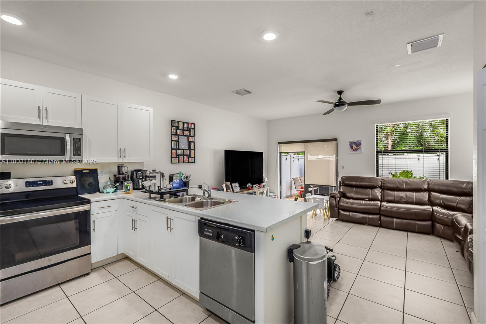10625 W 32nd Ln, Hialeah, Florida image 14