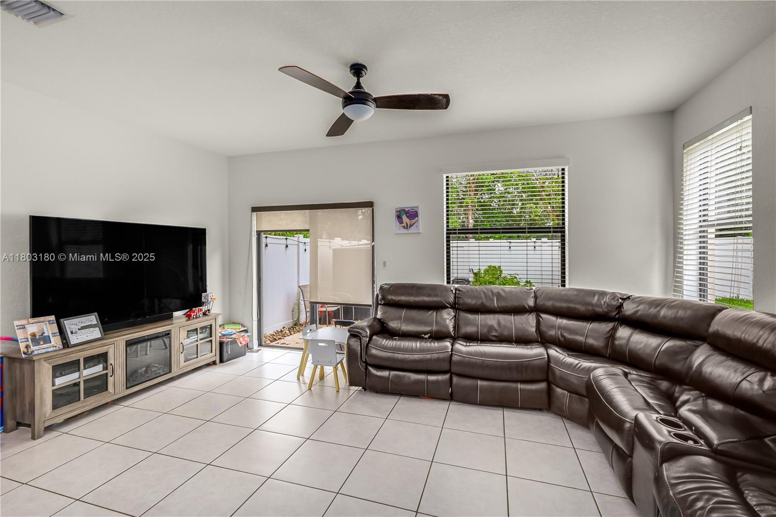 10625 W 32nd Ln, Hialeah, Florida image 24