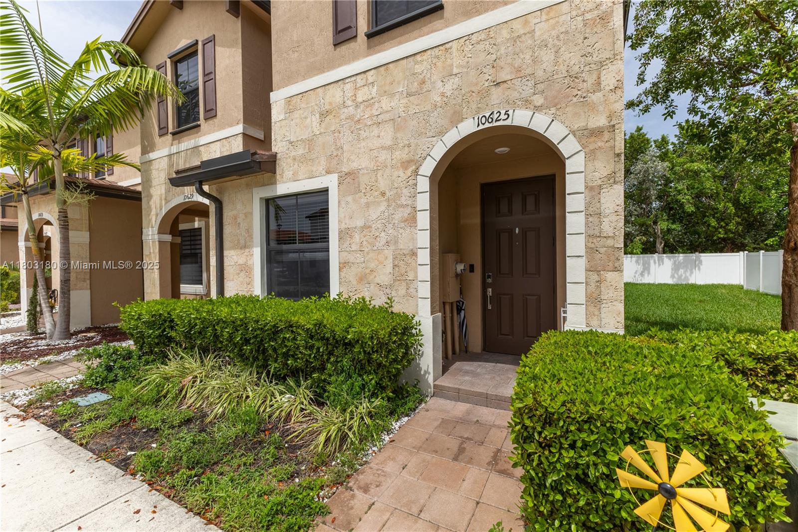 10625 W 32nd Ln, Hialeah, Florida image 9