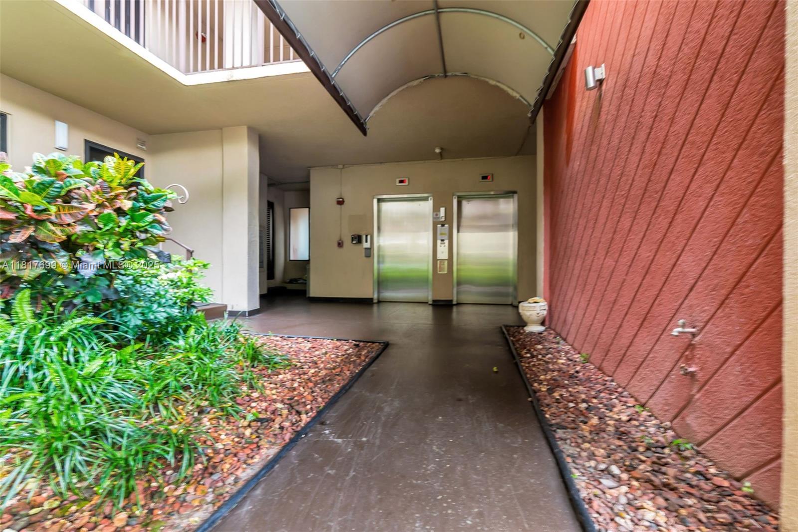 2206 S Cypress Bend Dr #904, Pompano Beach, Florida image 30