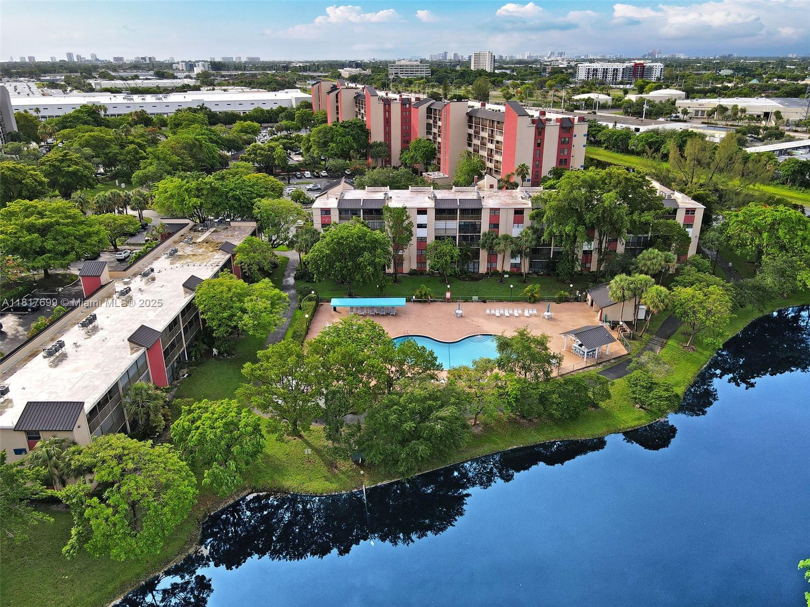 2206 S Cypress Bend Dr #904, Pompano Beach, Florida image 34