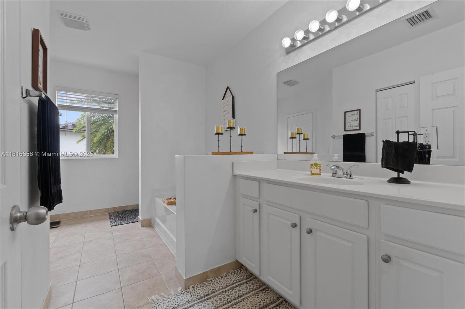 402 SE 30th Ter, Homestead, Florida image 27