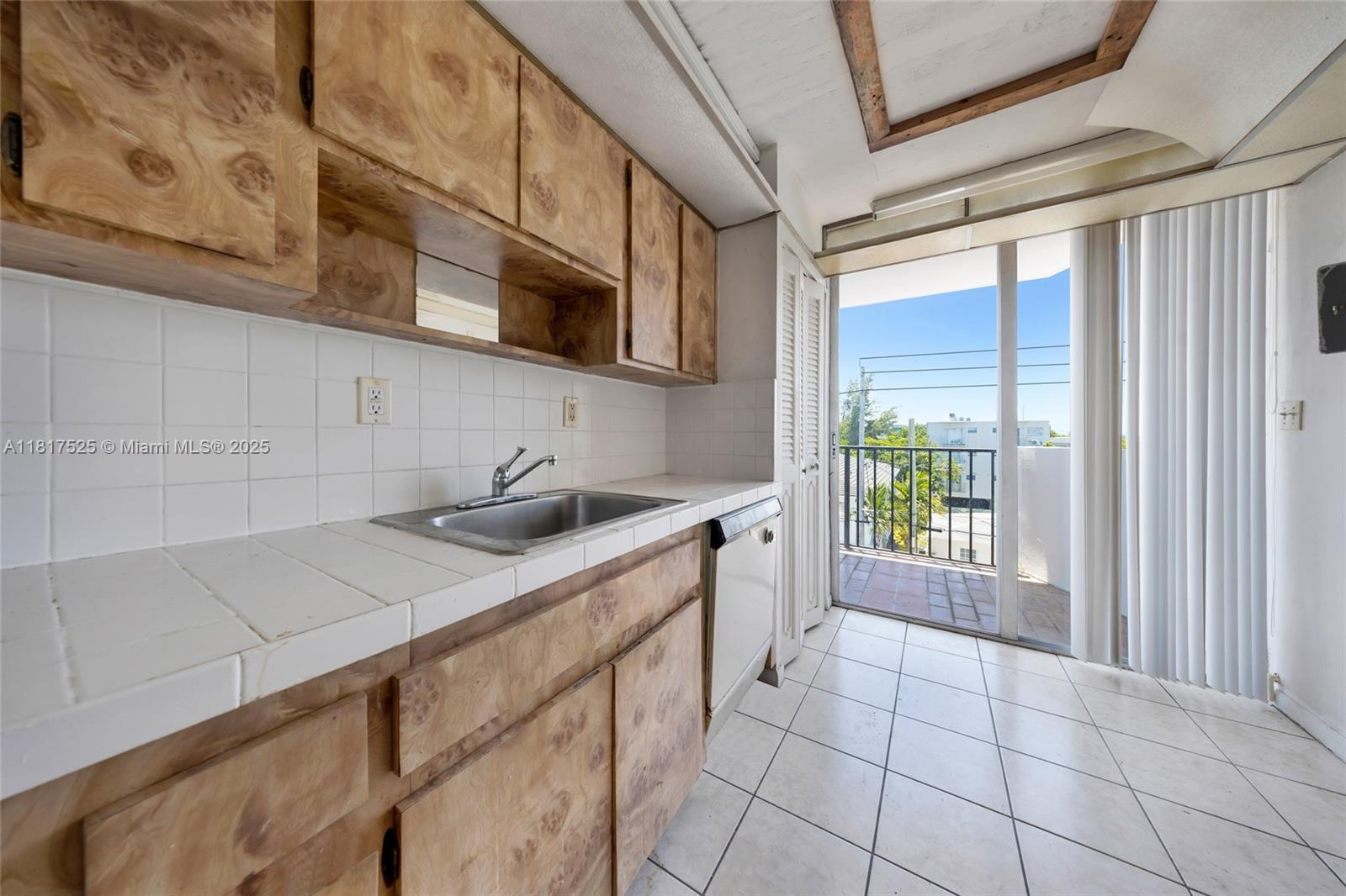 7921 Byron Ave #407, Miami Beach, Florida image 11