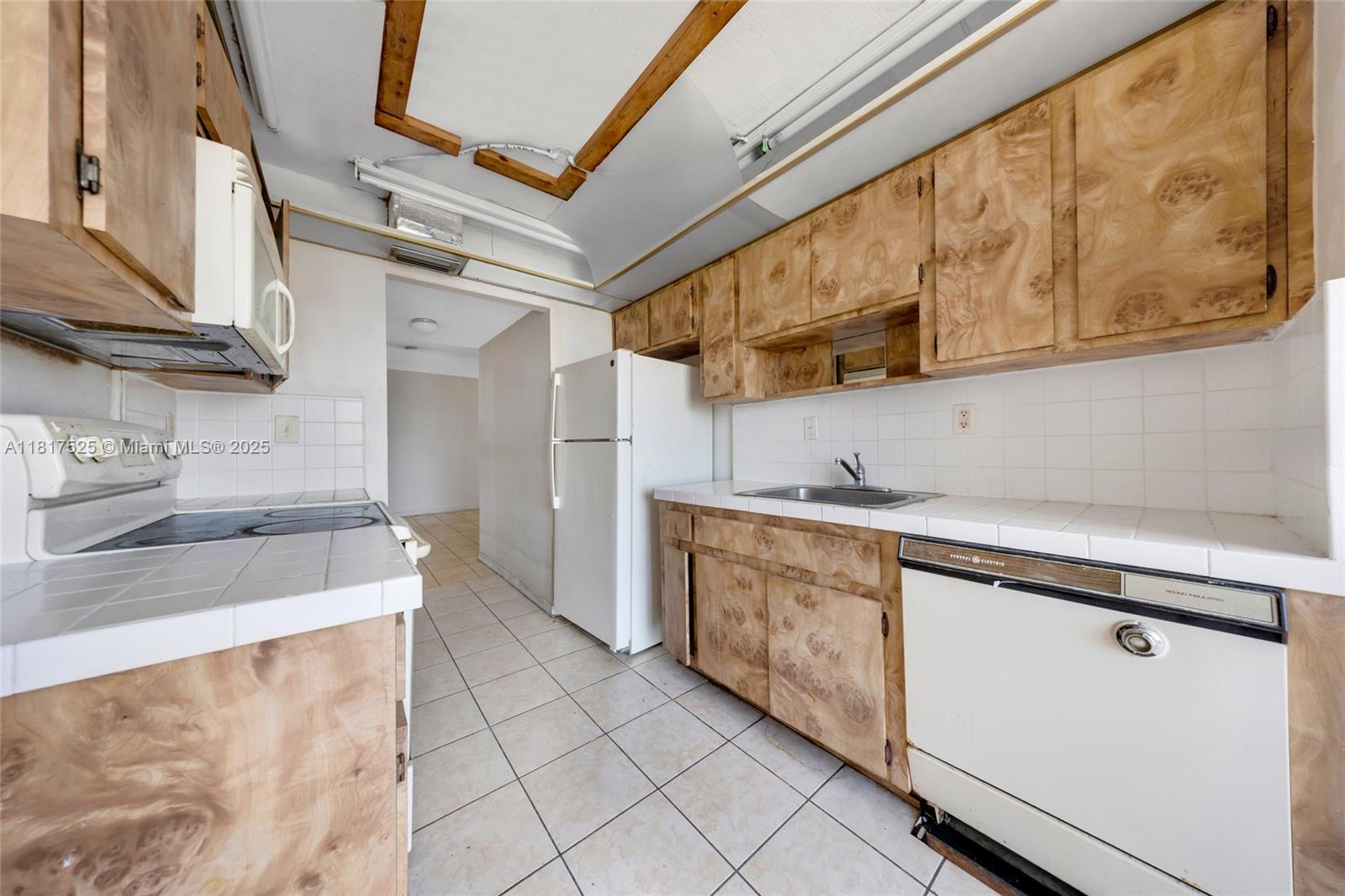 7921 Byron Ave #407, Miami Beach, Florida image 9