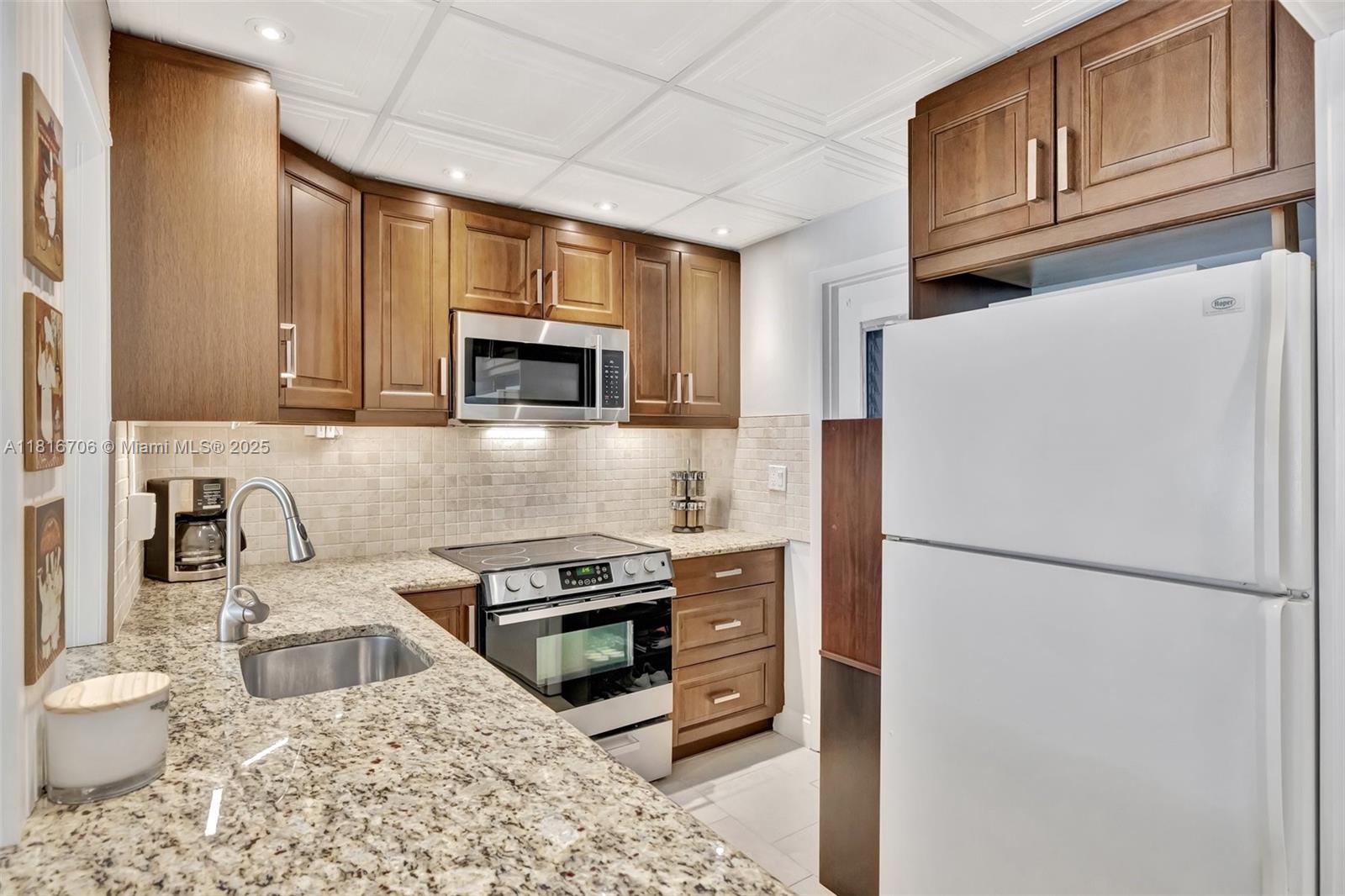 300 Golden Isles Dr #204, Hallandale Beach, Florida image 5