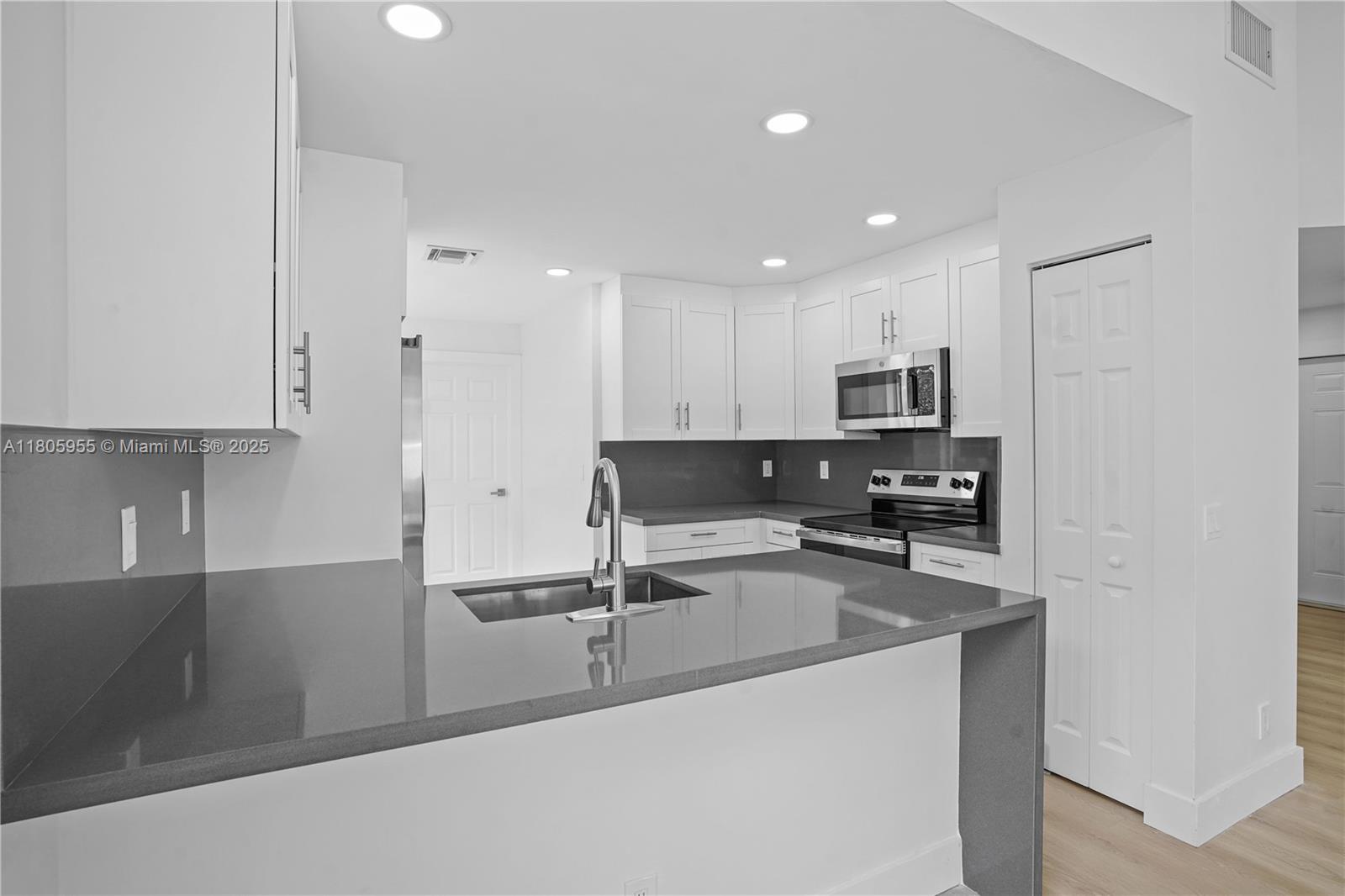 Property photo # 9