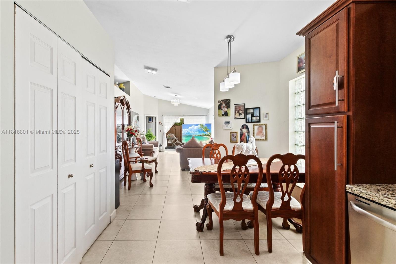 615 NW 108th Ter, Pembroke Pines, Florida image 10