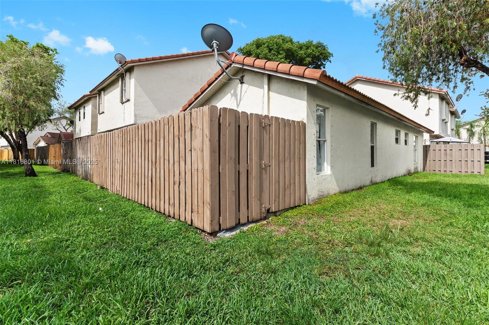 615 NW 108th Ter, Pembroke Pines, Florida image 23