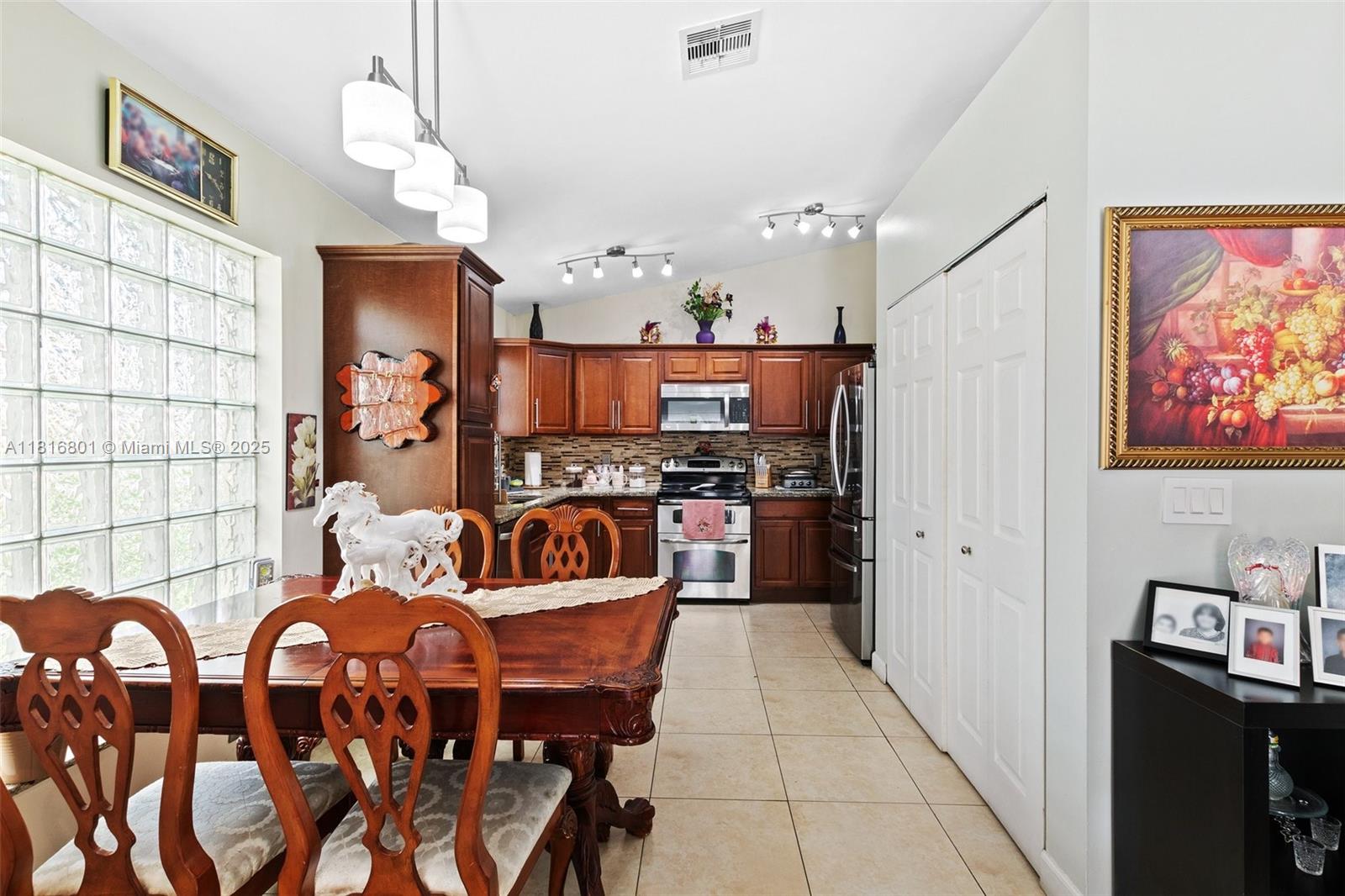 615 NW 108th Ter, Pembroke Pines, Florida image 6