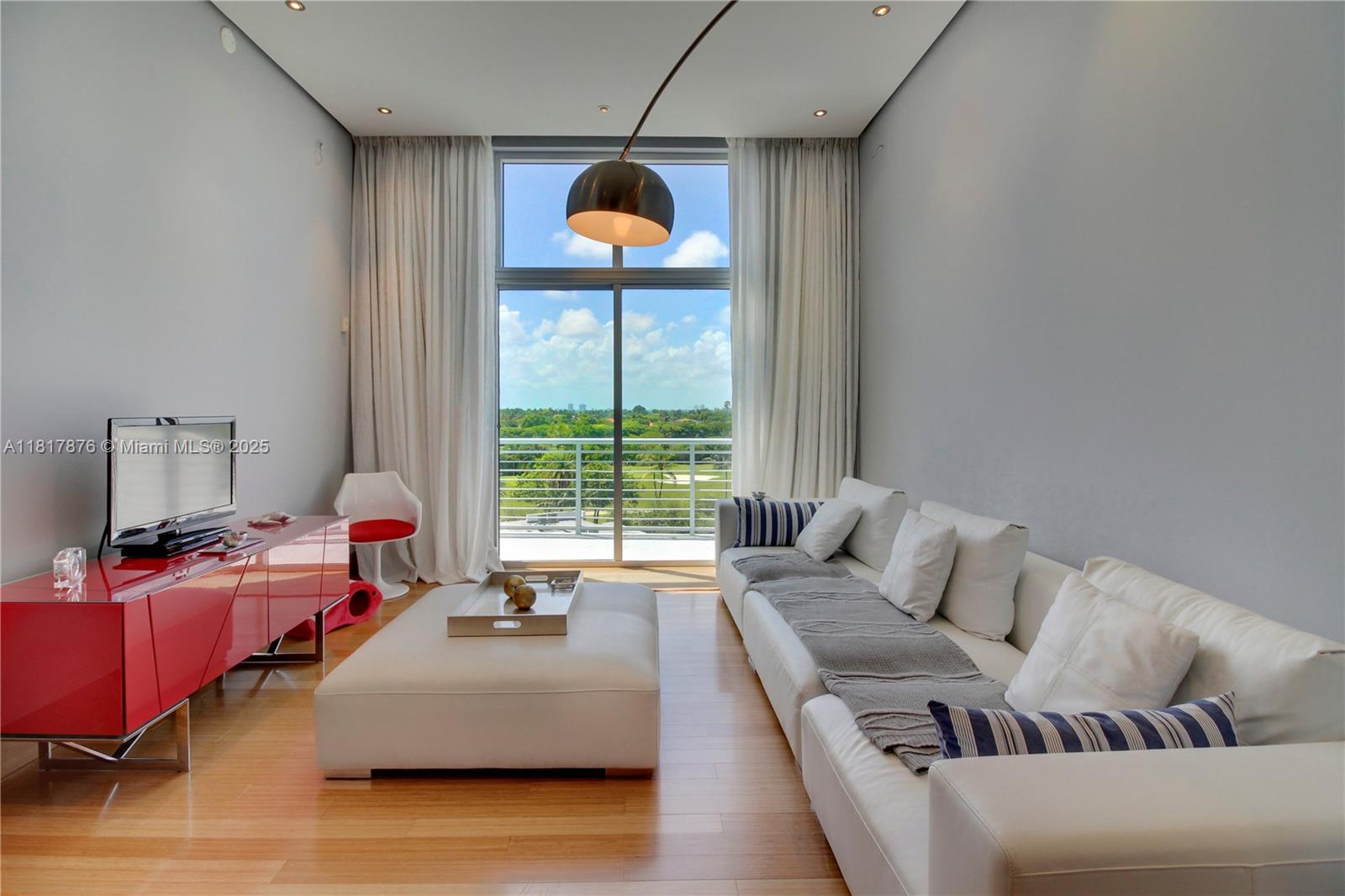 2001 Meridian Ave #PH-21, Miami Beach, Florida image 2