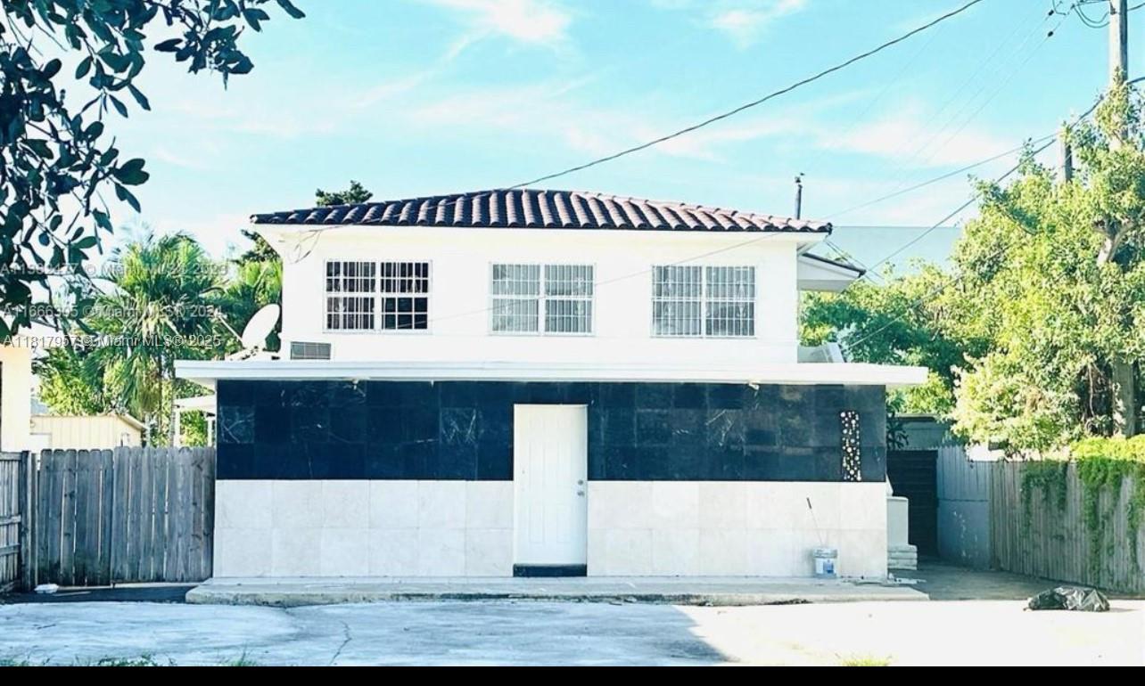 2215 NW 33rd St, Miami, Florida image 1