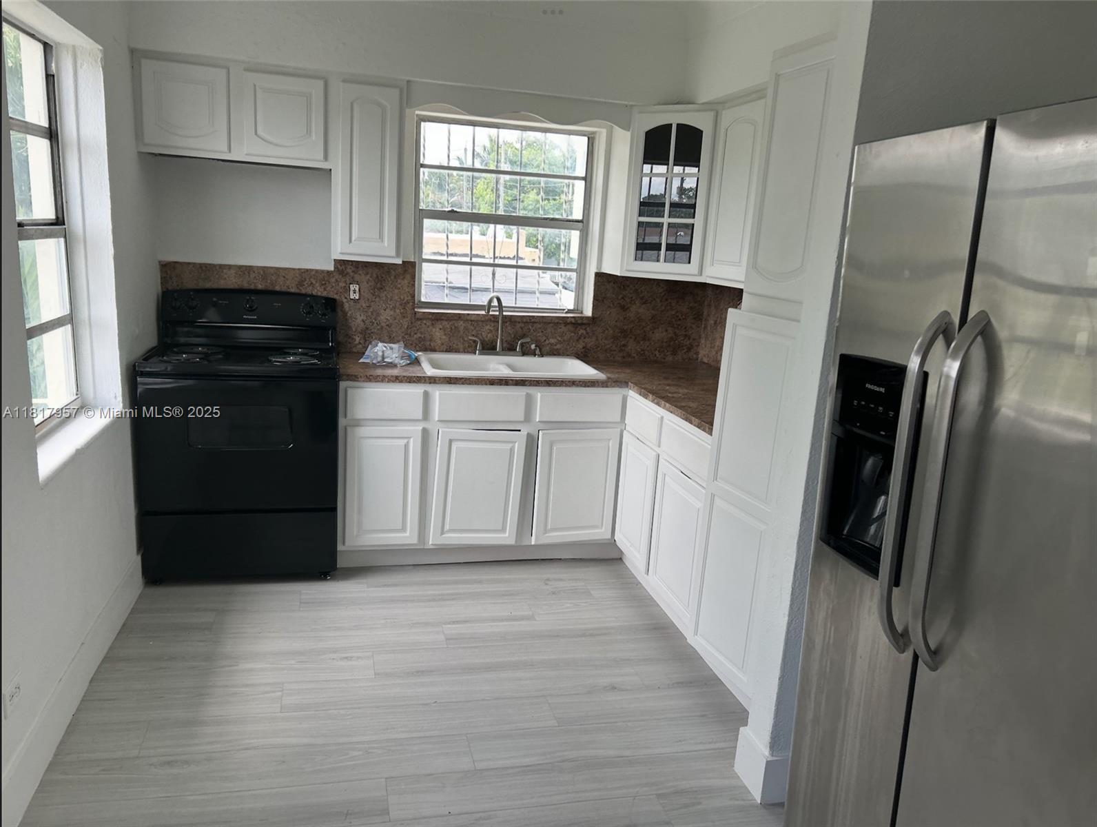 2215 NW 33rd St, Miami, Florida image 13