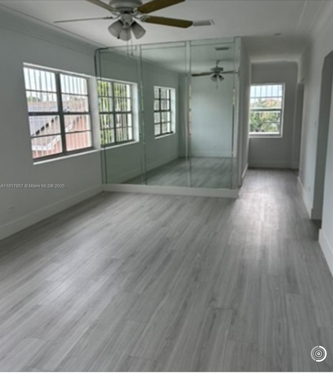 2215 NW 33rd St, Miami, Florida image 14