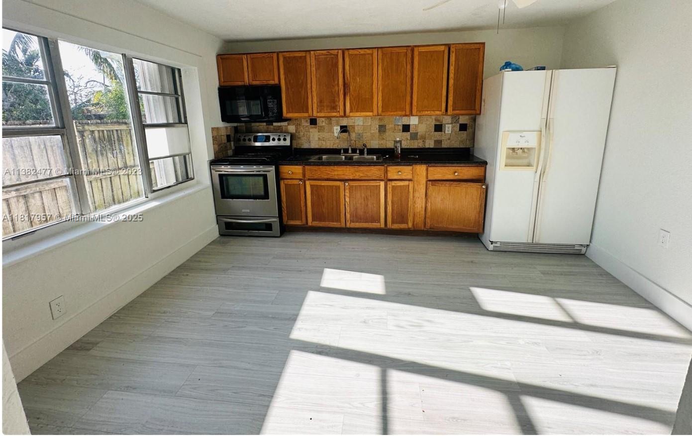 2215 NW 33rd St, Miami, Florida image 16