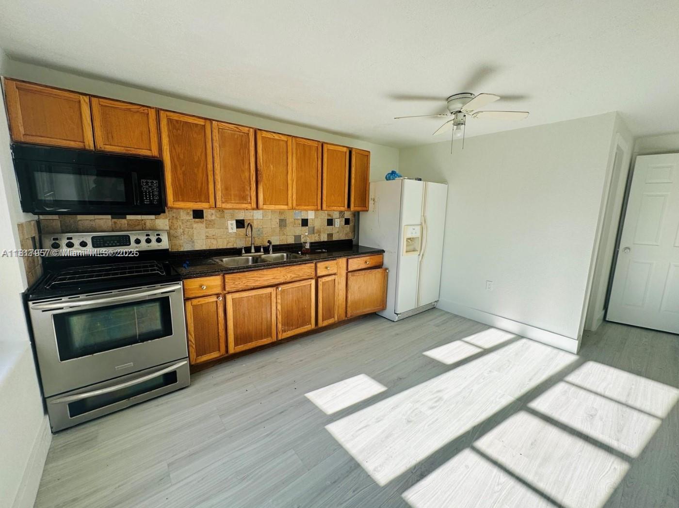 2215 NW 33rd St, Miami, Florida image 17