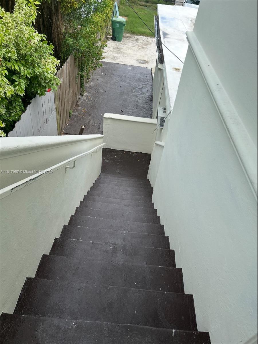 2215 NW 33rd St, Miami, Florida image 9
