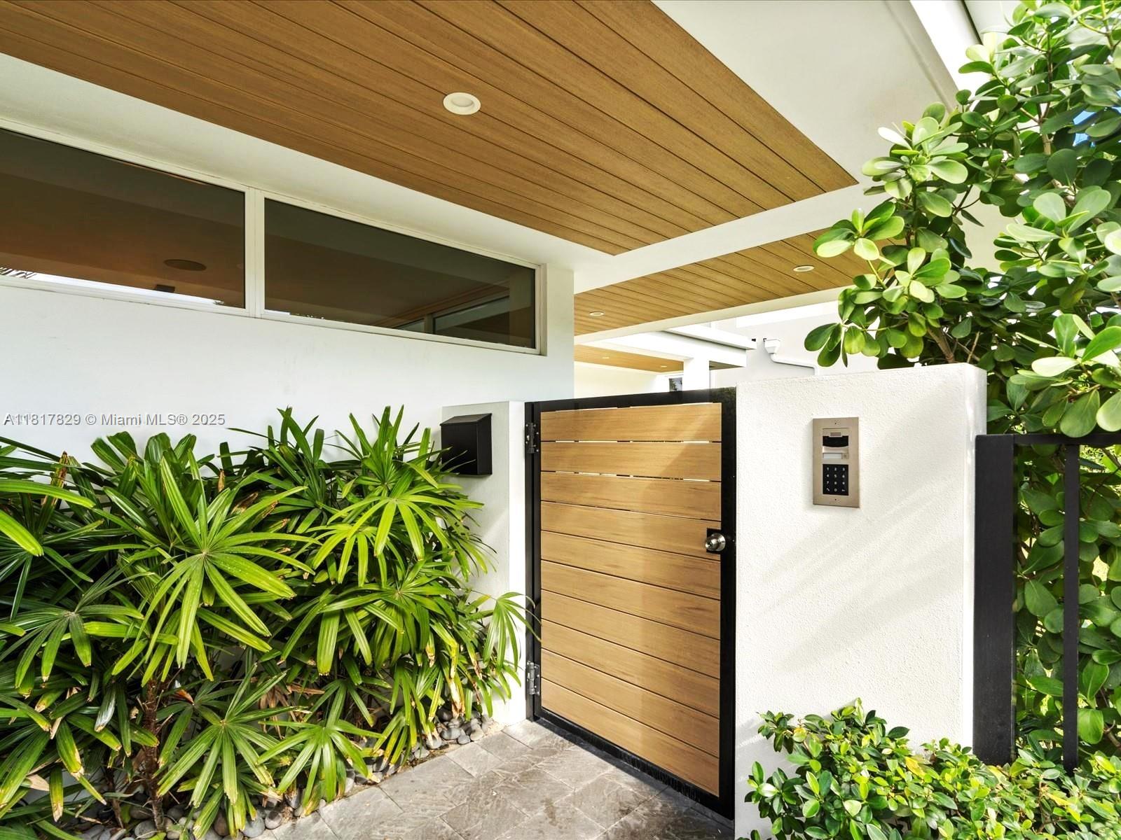 2371 Bayview Ln, North Miami, Florida image 33
