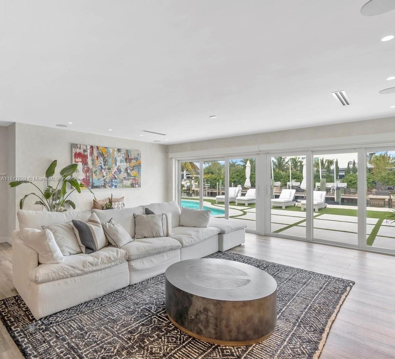 2371 Bayview Ln, North Miami, Florida image 4
