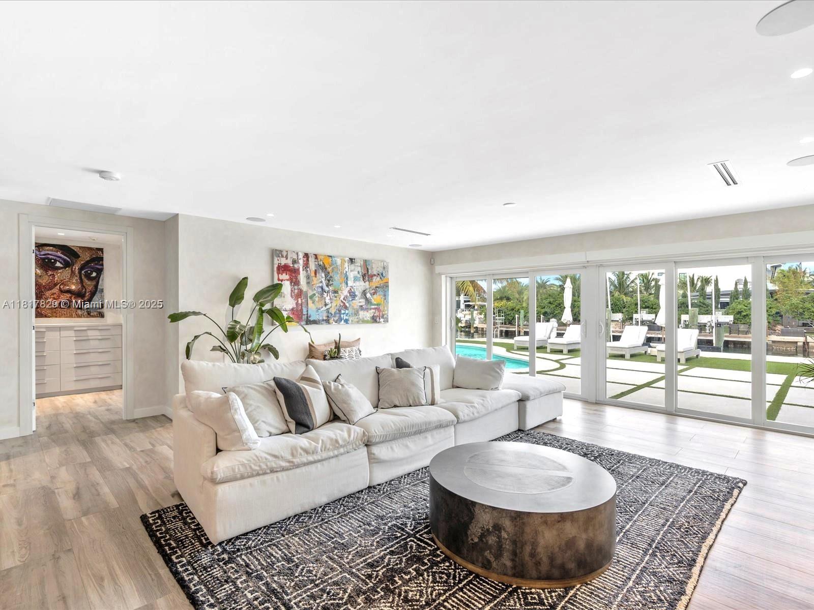 2371 Bayview Ln, North Miami, Florida image 40
