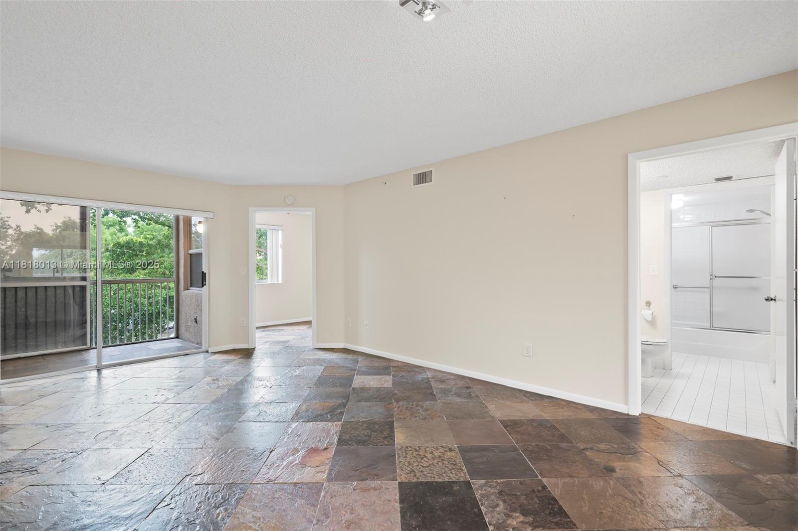 9511 Weldon Cir #G406, Tamarac, Florida image 11