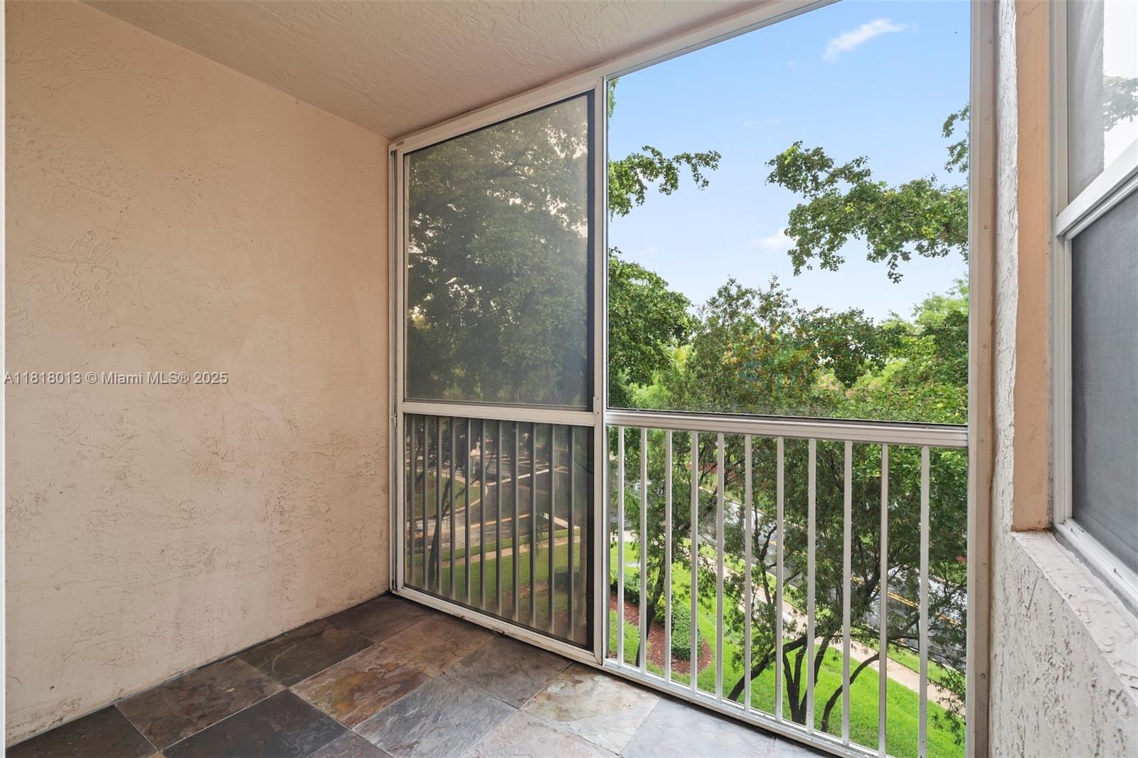 9511 Weldon Cir #G406, Tamarac, Florida image 14
