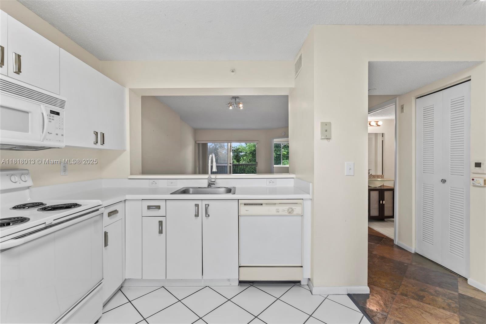 9511 Weldon Cir #G406, Tamarac, Florida image 5