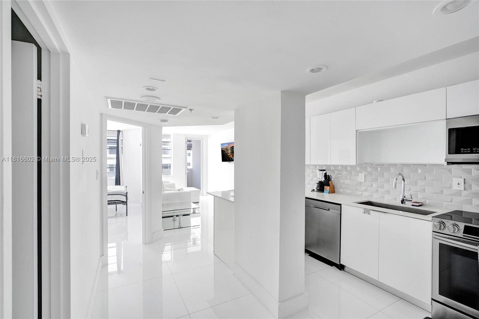 100 Lincoln Rd #927, Miami Beach, Florida image 11
