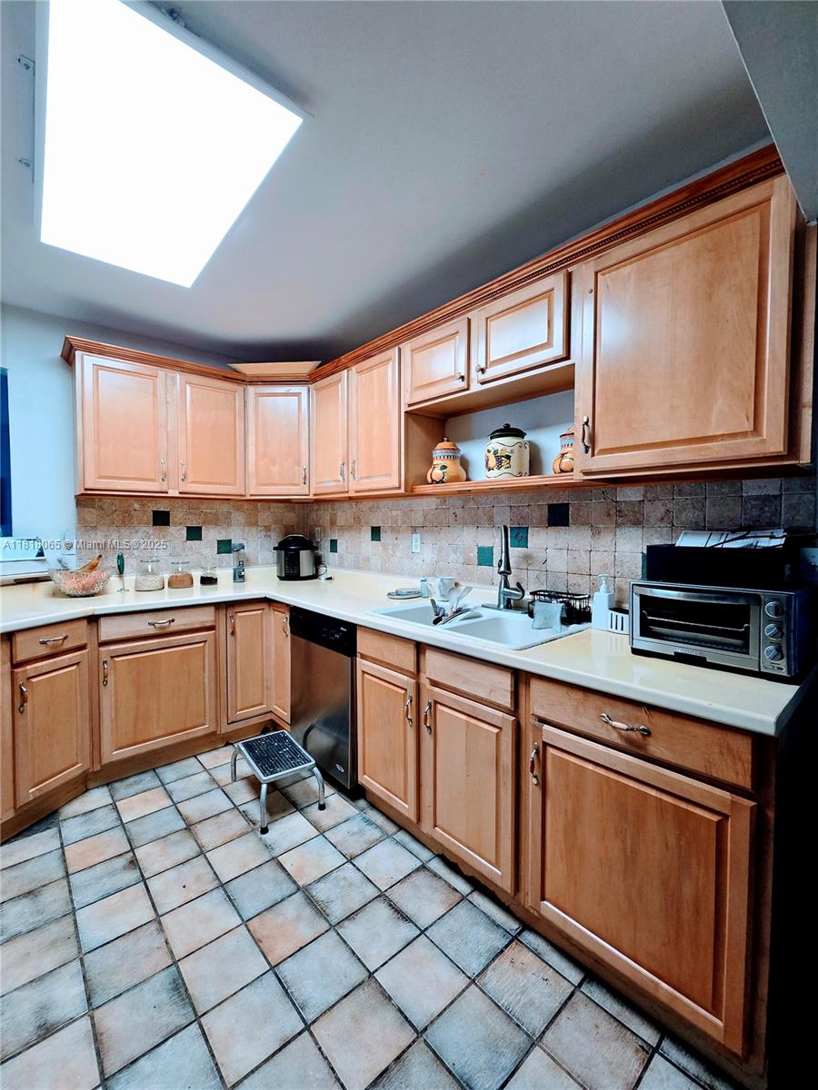 6220 SW 26th St, Miramar, Florida image 12