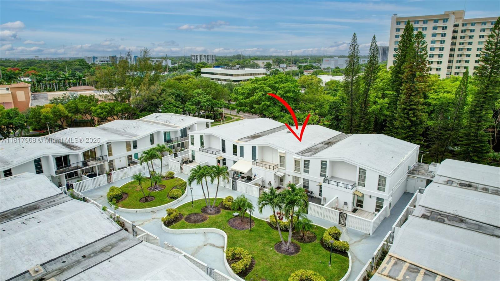 2730 NE 183rd St #TH03, Aventura, Florida image 2