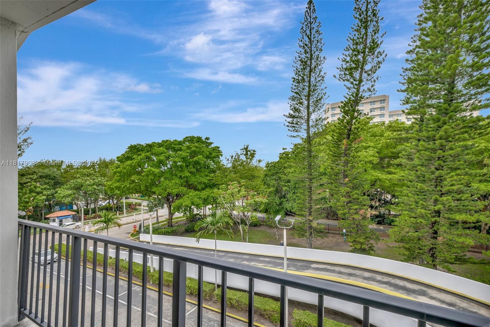 2730 NE 183rd St #TH03, Aventura, Florida image 27