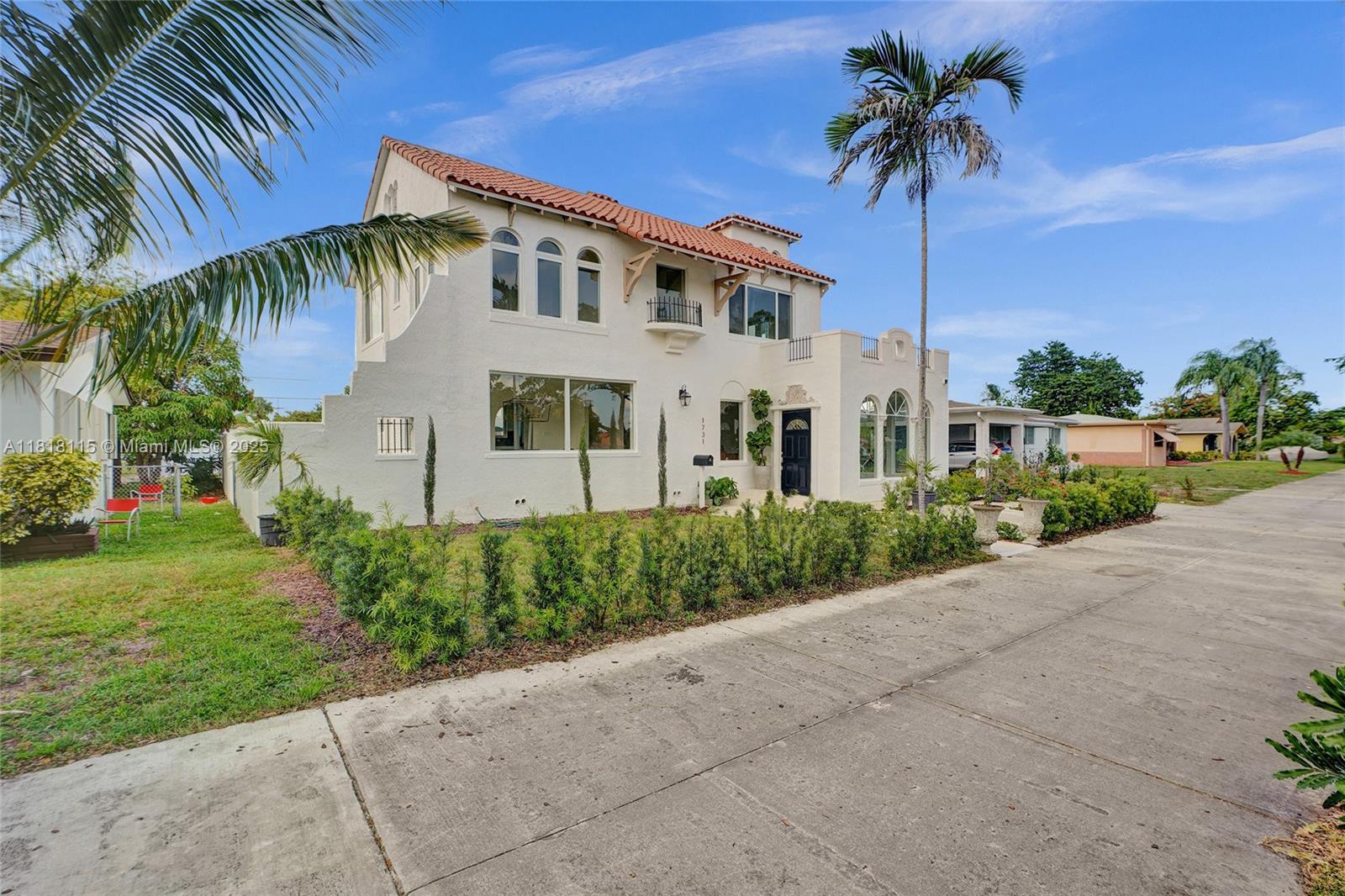 1731 NE 171st St, North Miami Beach, Florida image 2