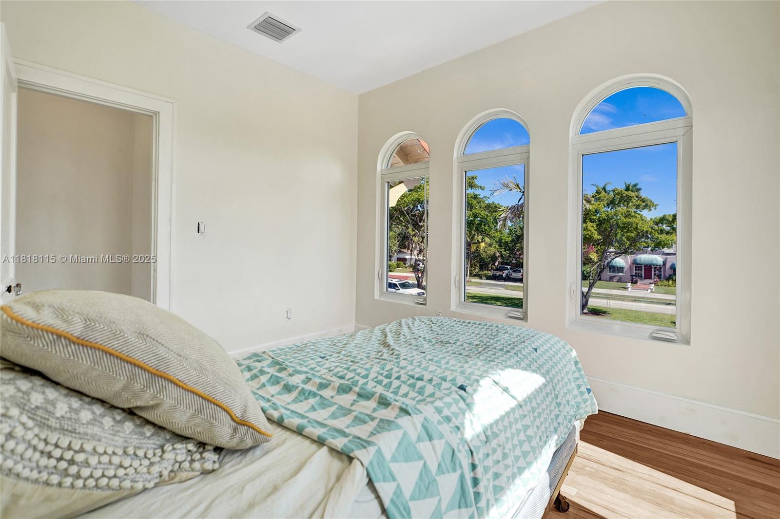 1731 NE 171st St, North Miami Beach, Florida image 35