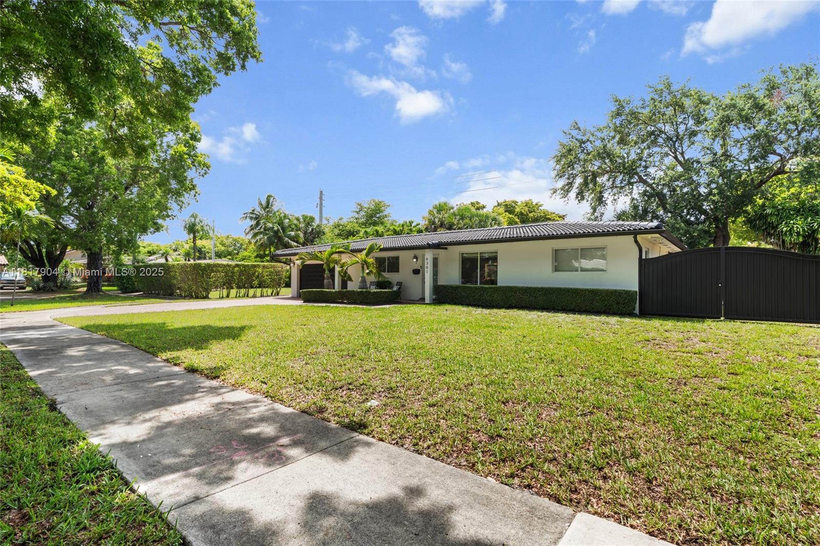 6301 Lake Geneva Rd, Miami Lakes, Florida image 4