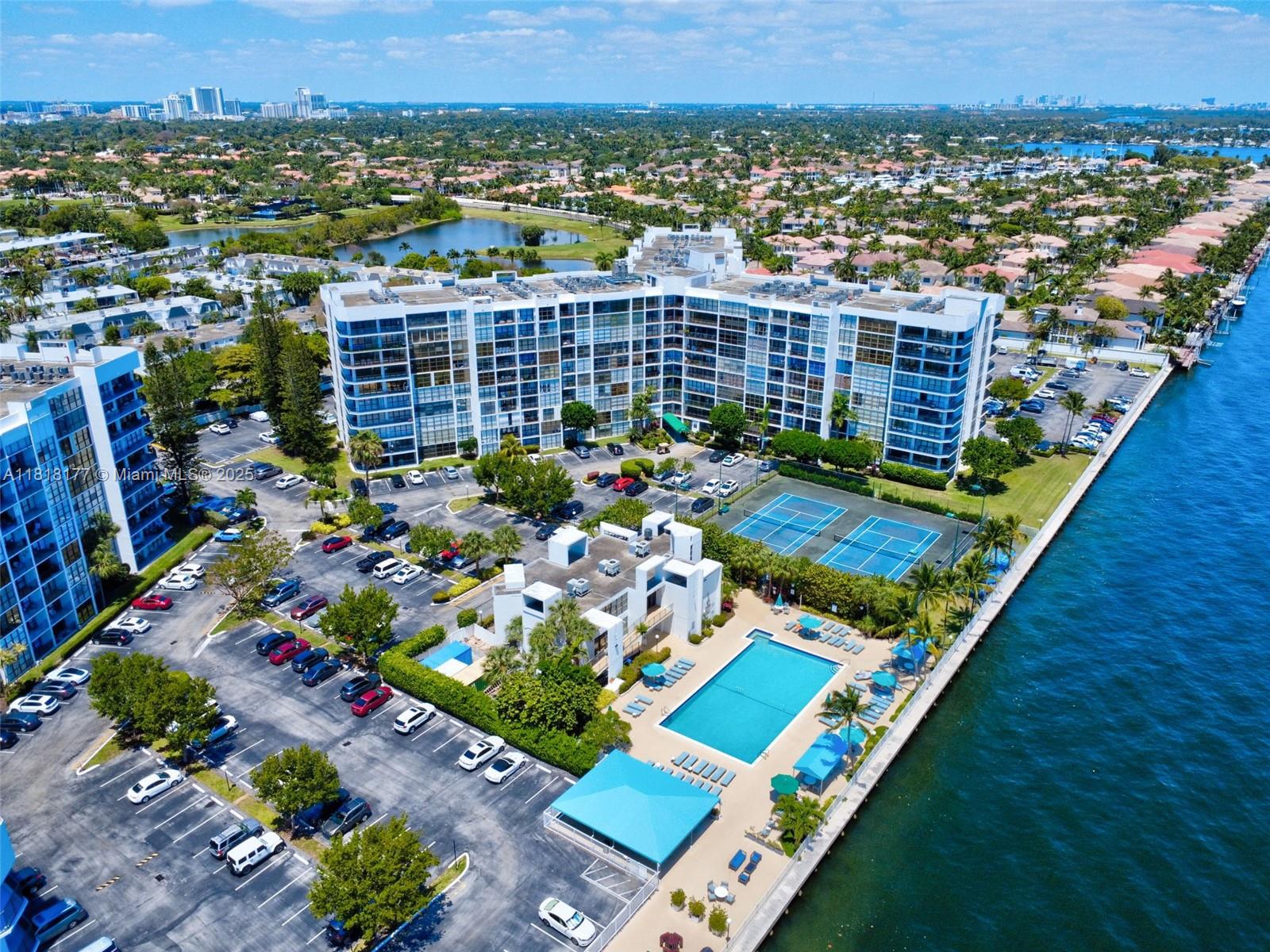 1000 Parkview Dr #811, Hallandale Beach, Florida image 1
