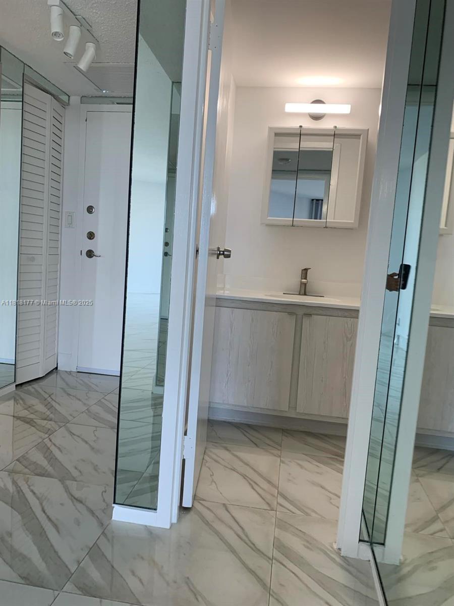 1000 Parkview Dr #811, Hallandale Beach, Florida image 11
