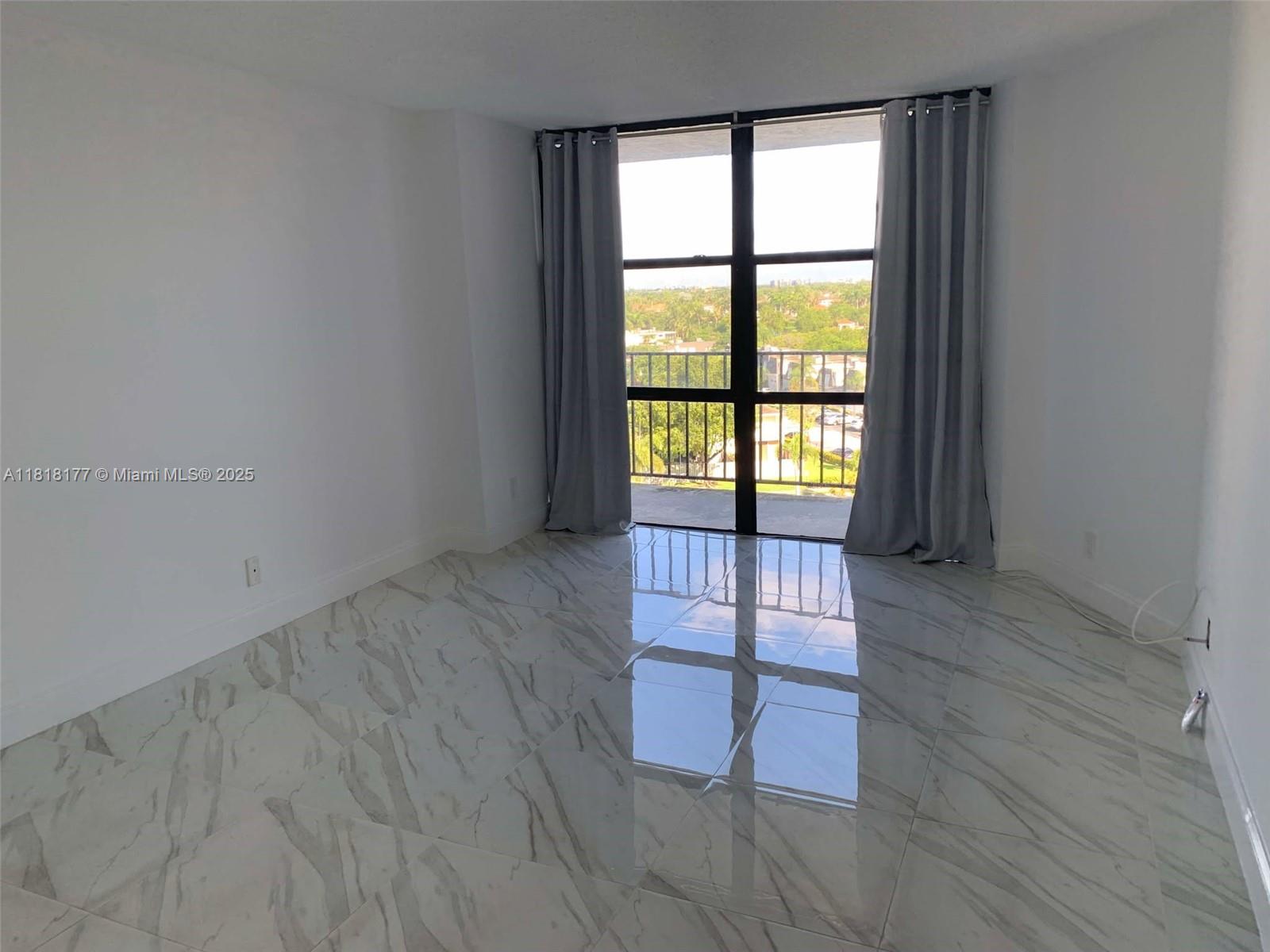 1000 Parkview Dr #811, Hallandale Beach, Florida image 15