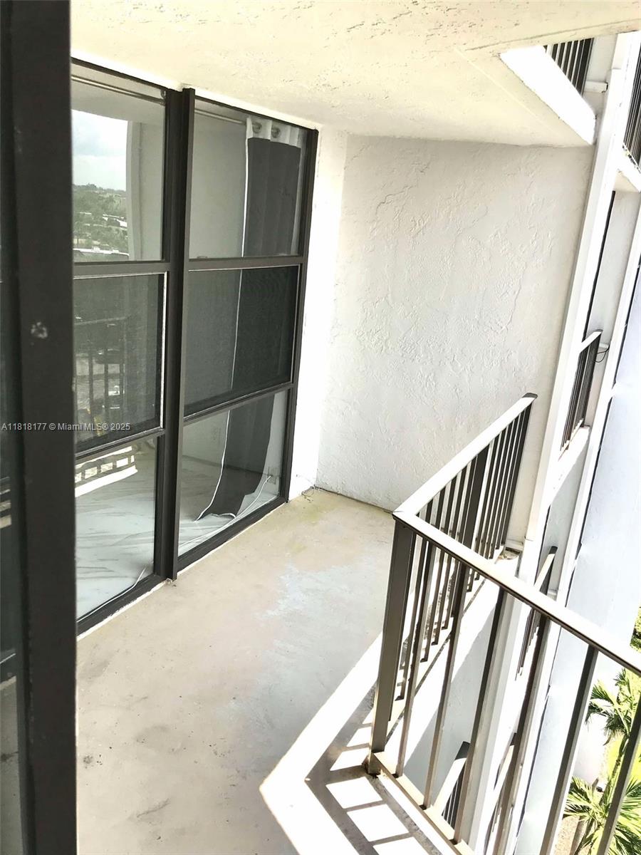 1000 Parkview Dr #811, Hallandale Beach, Florida image 17