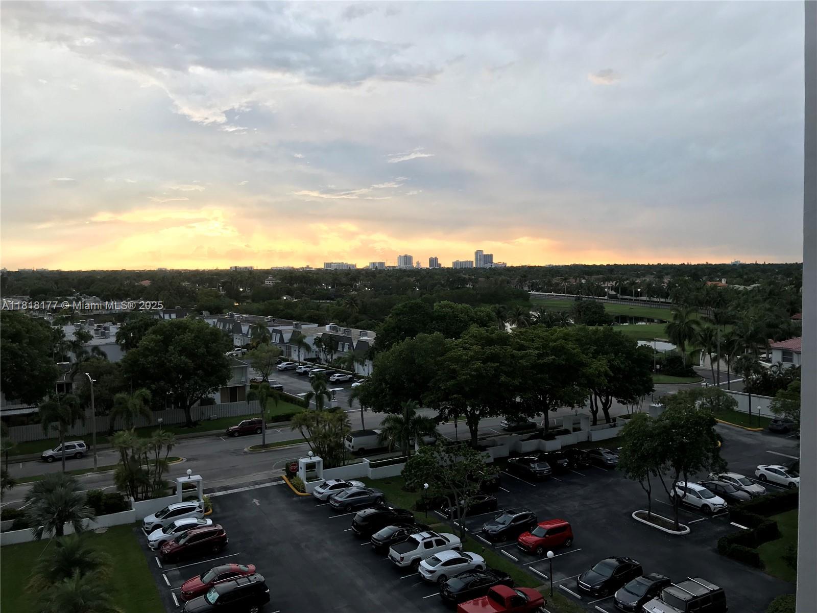1000 Parkview Dr #811, Hallandale Beach, Florida image 19