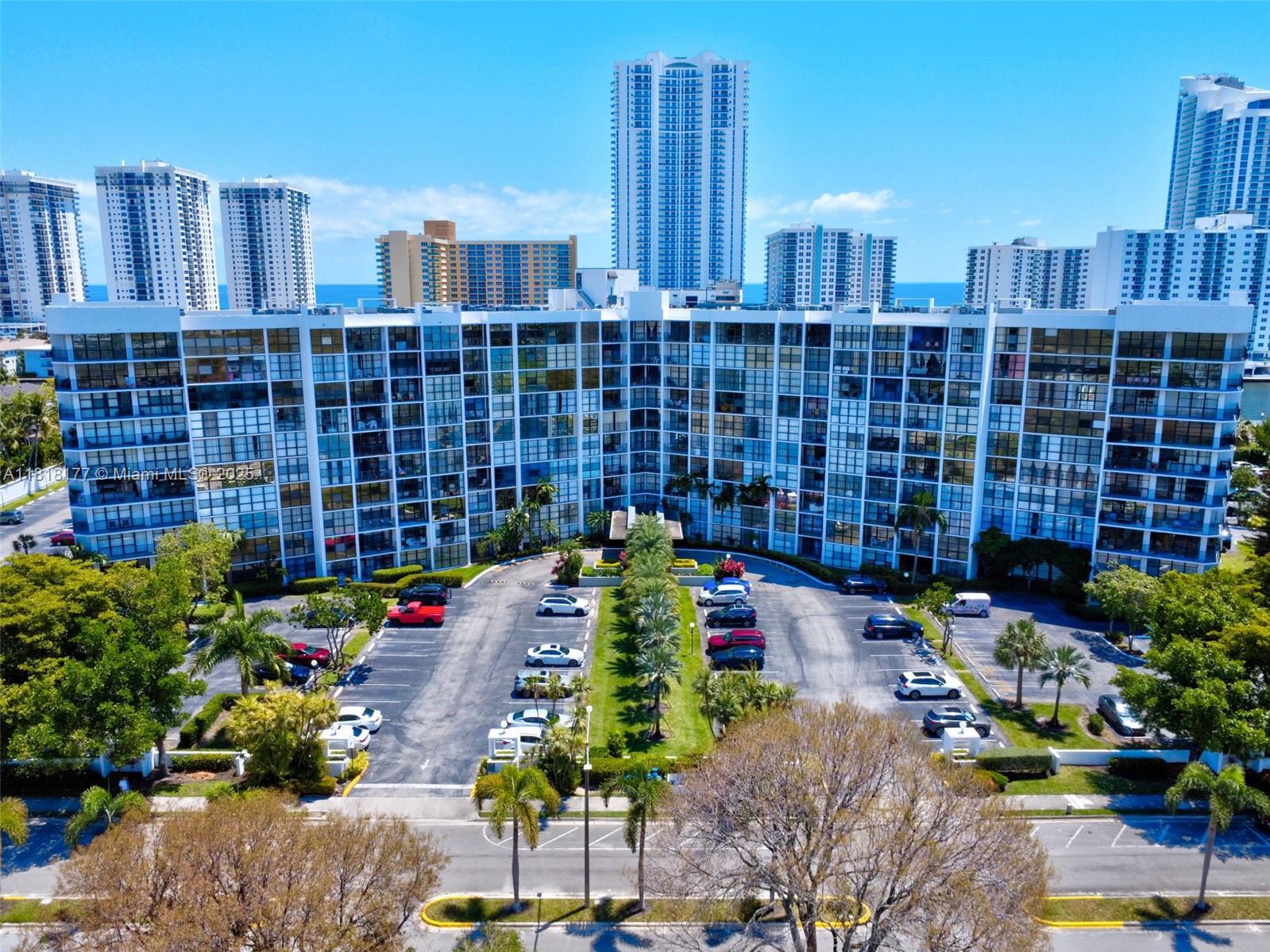 1000 Parkview Dr #811, Hallandale Beach, Florida image 22