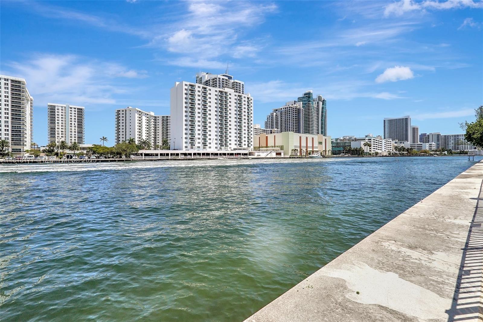 1000 Parkview Dr #811, Hallandale Beach, Florida image 33