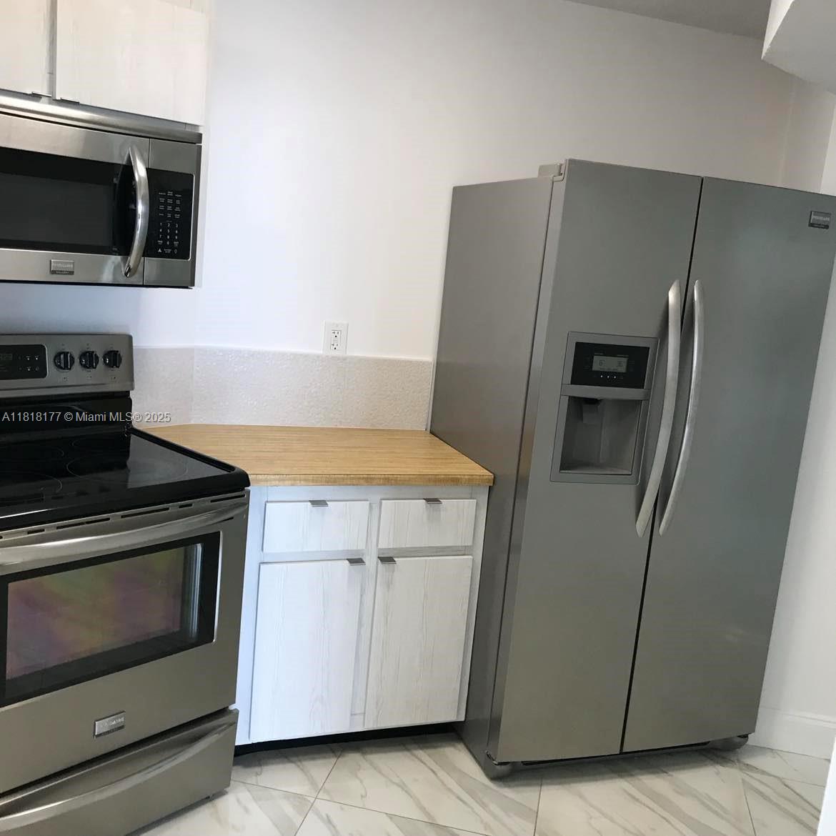 1000 Parkview Dr #811, Hallandale Beach, Florida image 6