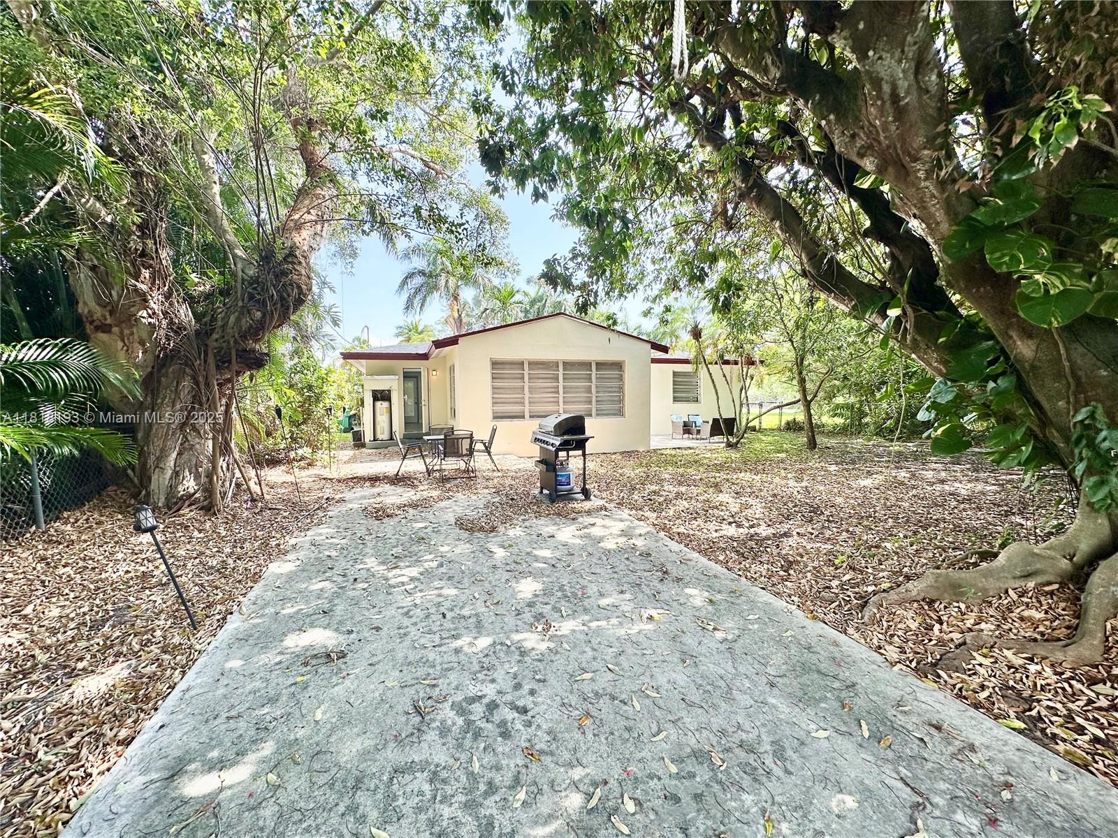 230 NE 2nd Pl, Dania Beach, Florida image 11